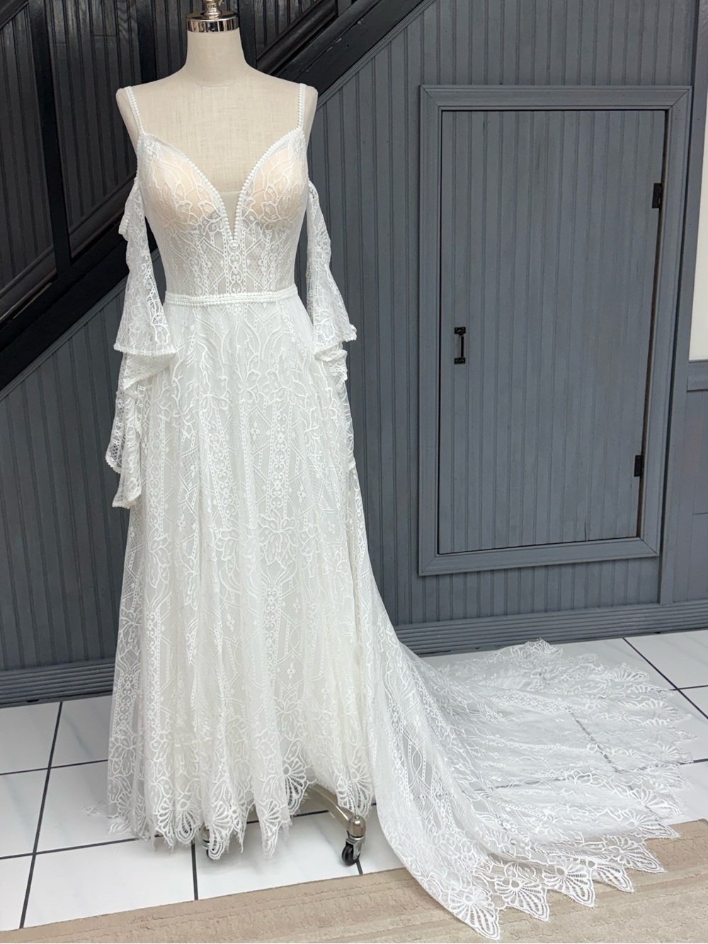 Wilderly Bride Genevieve Lace Boho Wedding Dress Gown Ivory Petite, Lace Crochet - Picture 4 of 17